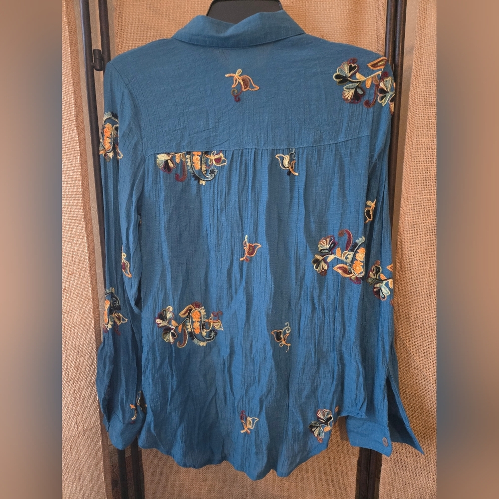 Women's Fig And Flower Teal Floral Embroidered Roll Tab Button Up Size Small - Picture 14 of 14